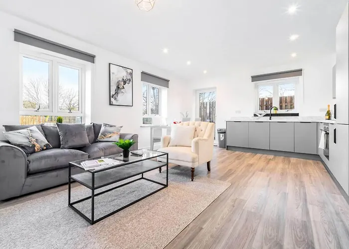 The Marsons Collection - New Luxury Apartment - Balcony - 2 Bedrooms - Secure Parking - 1Mc