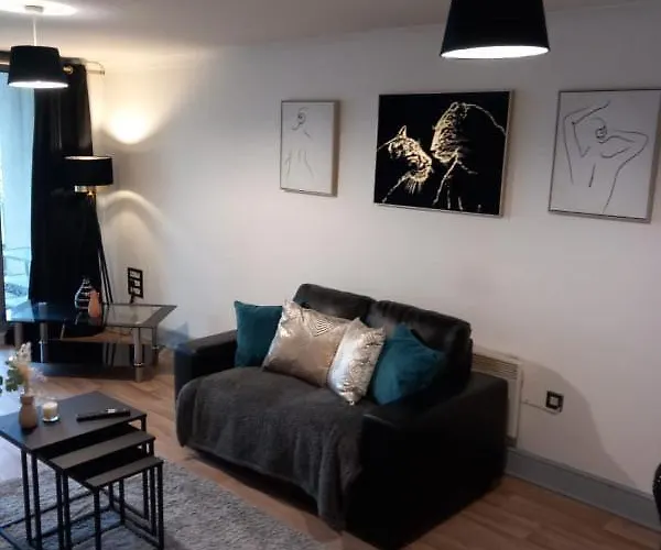 Broad Street - Balcony 1 Bedroom Apartment