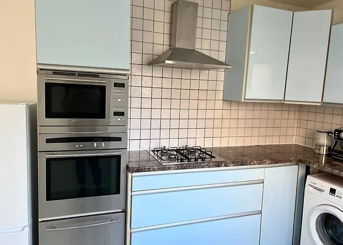 One-Bedroom Flat With Parking And Garden