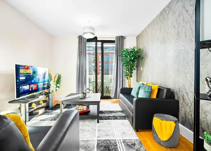 Modern Arcadian Centre Apartment By Azura Nights