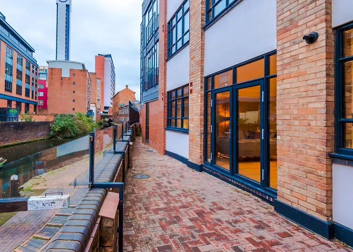 Wifi | 2Bedrooms | 10Min Away To Major Attractions