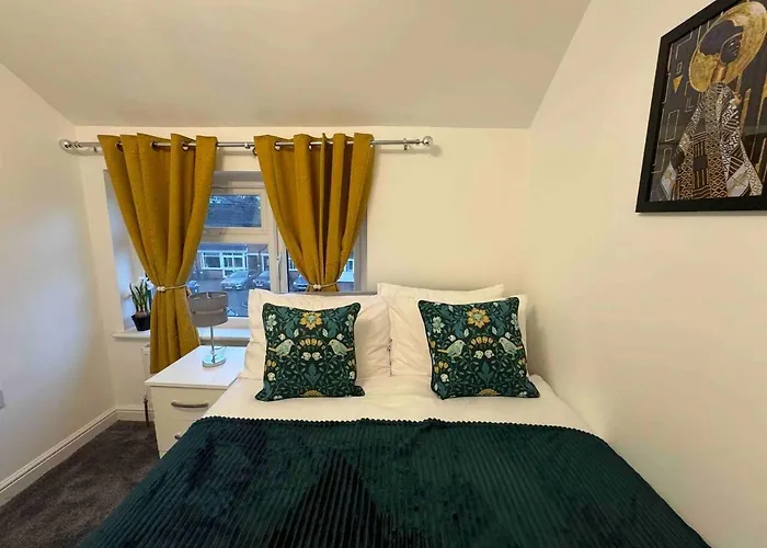 3-Bed Home Sleeps 8 Ideal For Large Groups