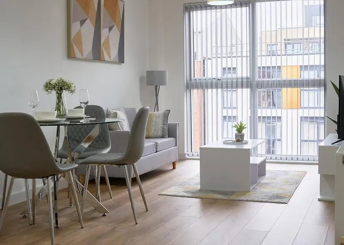 Modern Central Apartment - City Centre - Fast Wifi - Near Utilitia Arena & Icc