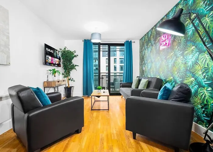Funky Arcadian Centre Apartment By Azura Nights