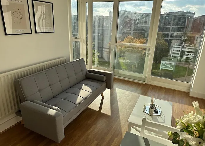 Luxury 1 Bedroom Apartment - City Centre - Balcony - Near O2 Academy