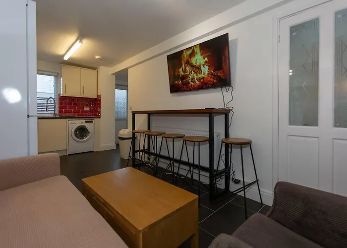 Brumstay Uk 5-Bed House Ideal For Long-Term Stays