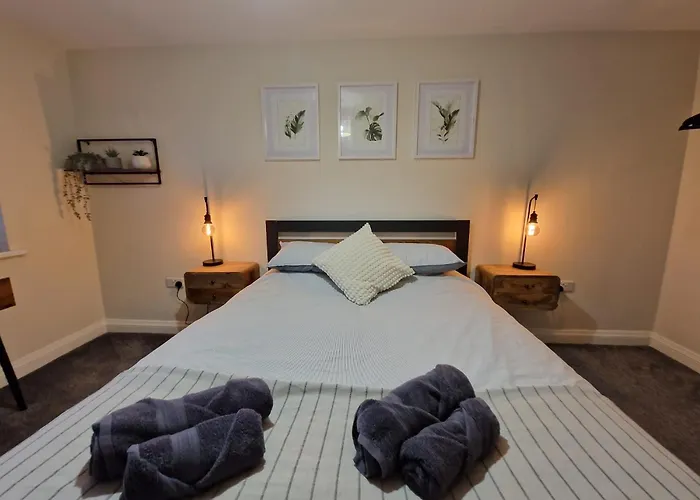 Stylish 2 Bedroom Apartment Sleeps 4 Contractors And Corporates Welcome