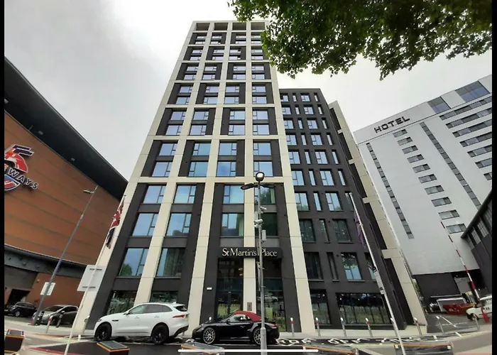 61 Percent Off - Long Stays - Perfect For Business, Professionals , Relocations & Families I Free Gym I Boardroom I Cinema I Wifi - St Martins Place