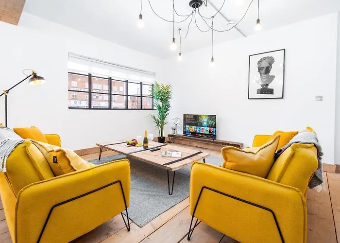 Birmingham City Centre - Loft Style Apartment - Free Wifi & Netflix - On Street Parking - 1Nt
