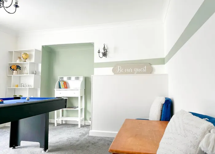 Large 8 Bedroom House In Edgbaston