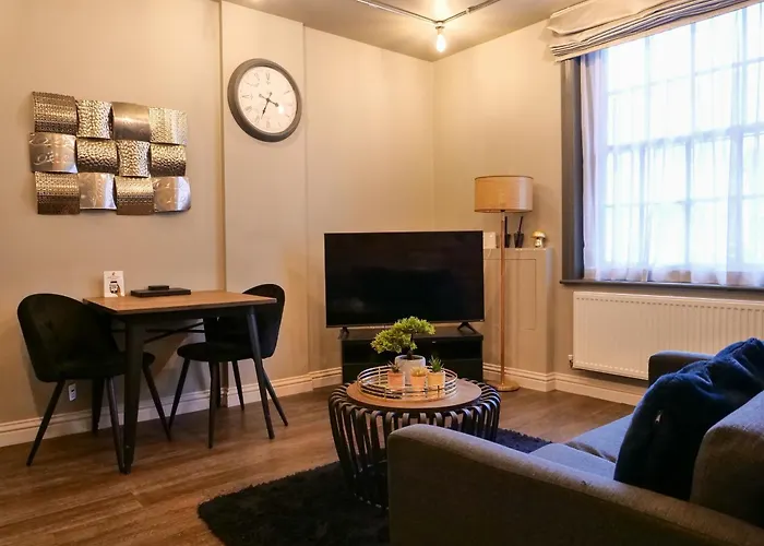 Luxe 2 Bed Apt - City Centre - Office - Smarttvs
