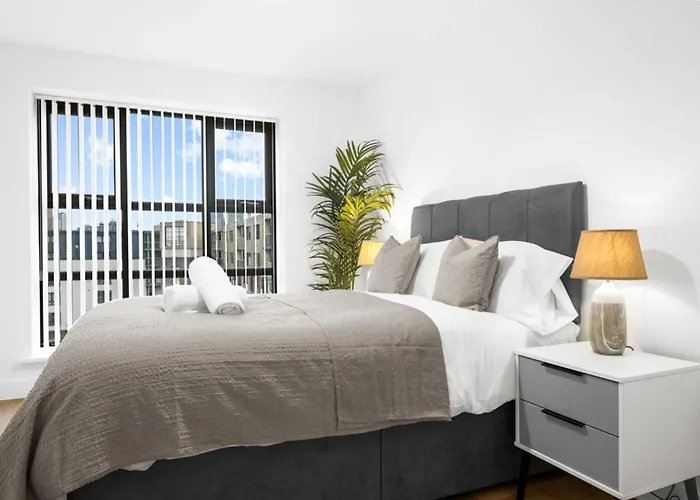 Lovely Two Bedroom Apartment Located Centrally