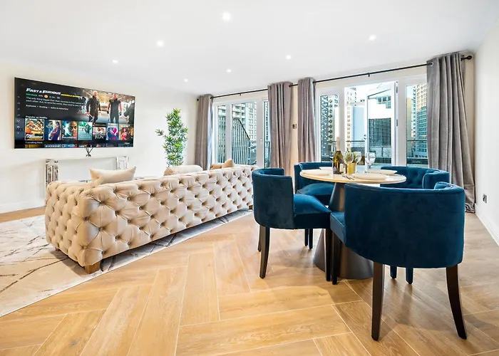 Luxury 3 Bedroom Penthouse - City Centre - Terrace - Hot Tub - Gym - 21Mb