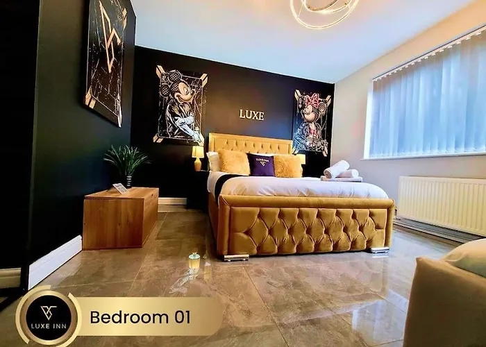 Luxury 5-Bedroom House, Birmingham City Center