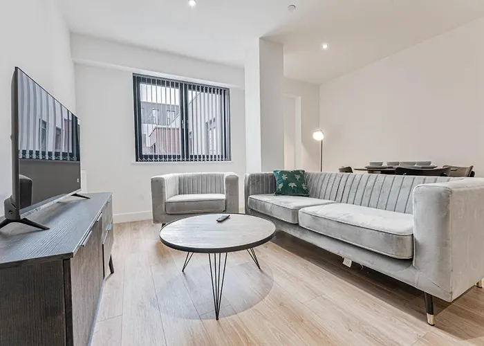 Modern And Stylish 2 Bed Apartment In Solihull