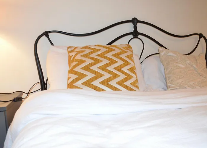 2 Bed Apartment With Well Equipped Kitchen Perfect For Group Or Family