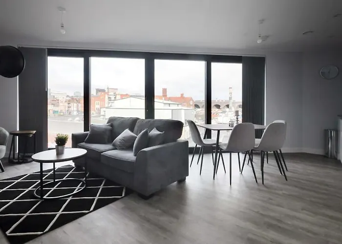 Modern 2 Bedroom Apartment In Central Birmingham