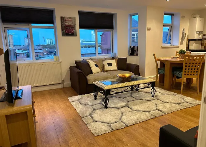 One Bedroom Apartment Aston Birmingham B6 -Parking- Sleeps 4