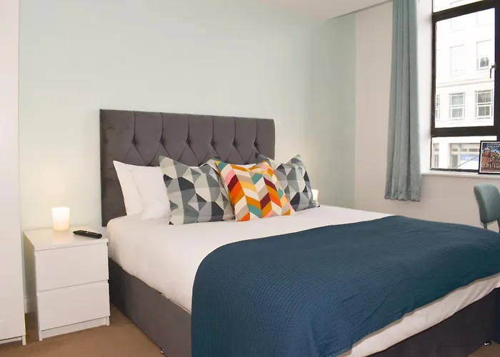 Vibrant Serviced Apartment In Central Birmingham