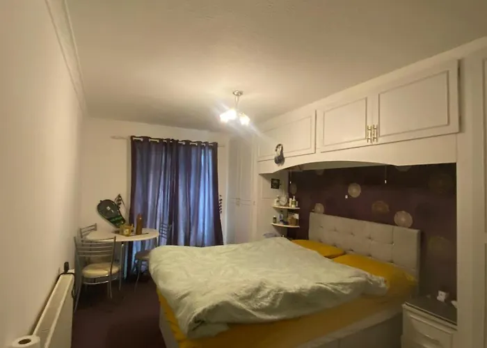 Quiet Flat With A Private Spacious Room