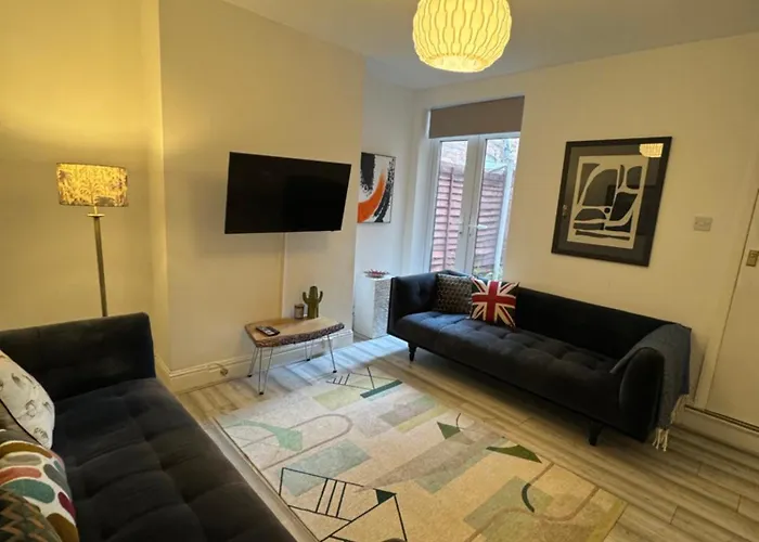 3-Bed House, Birmingham