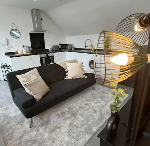 Cosy 1 Bed Flat With Free Parking