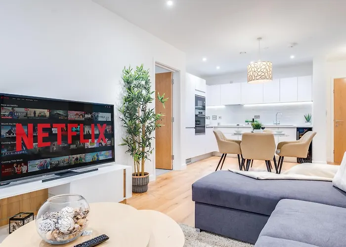Pluxa Creme Opulence 5 Star Beautiful High End Apartment In Birmingham City Centre