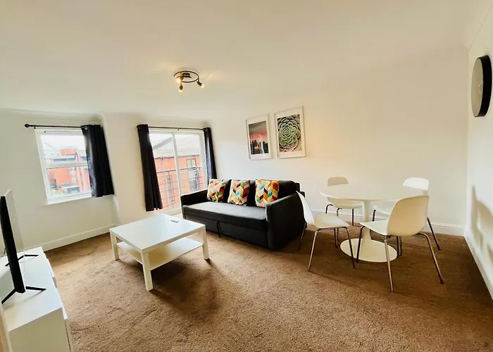 Exquisite City Centre Apartment - Recently Refurbed - 2 Bed 2 Bath - Free Parking - Netflix Amazon Disney