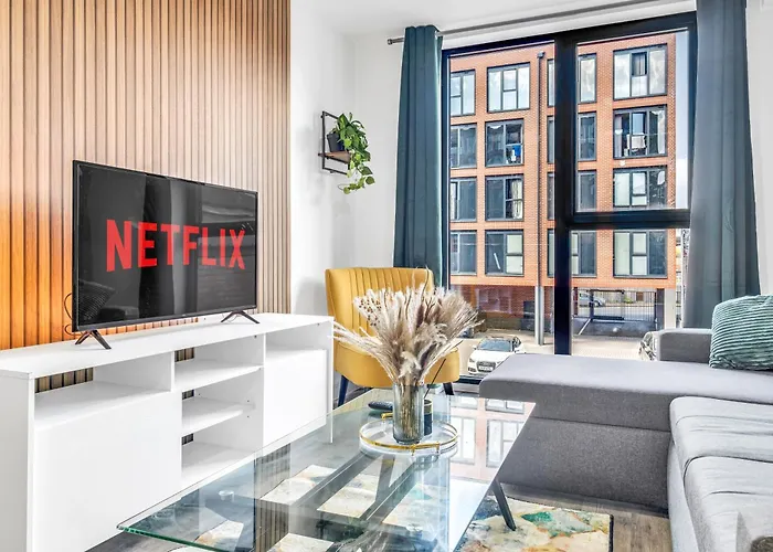 City Centre Emerald Escape - Sleeps-6, 2Beds & 2Baths , Netflix , Free Internet