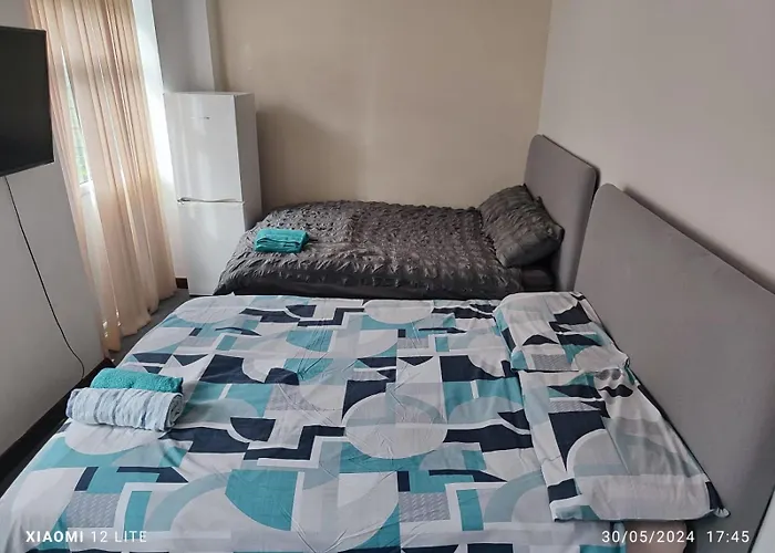 Spacious Twin Double Room Shared Kitchen & Bathroom