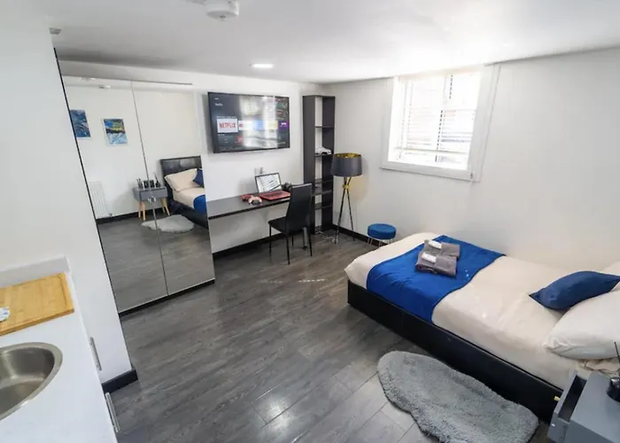 Modern Studio Next To University Of Birmingham