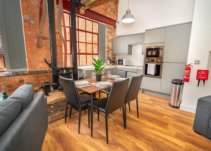Stunning 2 Bed Warehouse Apartment, Birmingham