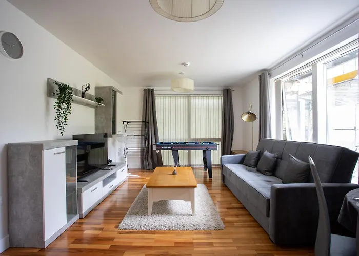 2 Bedroom Apartment Including Ensuite And Pool Table