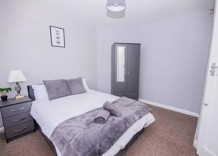 Come & Stay With Free Breakfast And Driveway Parking