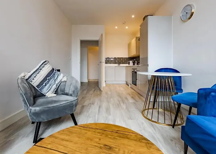 Pass The Keys Flat 10 - Luxurious 1 Bedroom Haven: Elevate Your Experience