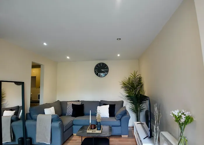 Modern Spacious Apartment In Digbeth With Balcony - Netflix, Youtube, Amazon Tv, Superfast Wifi - Just 10 Mins To Birmingham Centre, Bullring, Train, Coach Station And Birmingham Fc