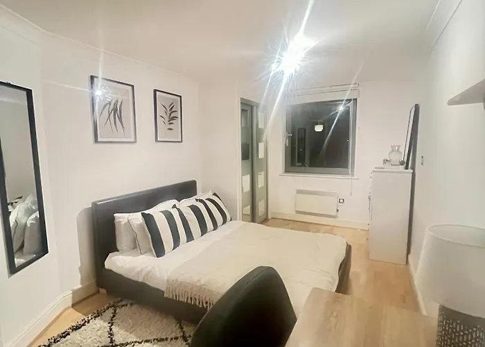 Stunning Modern 2 Bed Apartment With City Views