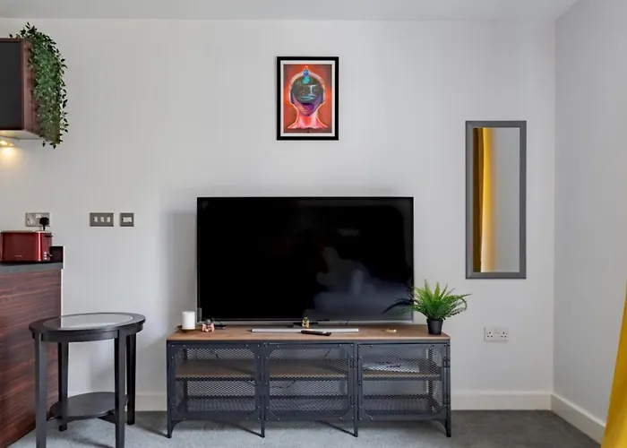 Modern Studio Flat In Birmingham City Centre