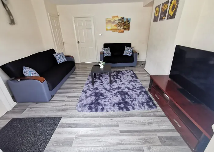 Spacious 3-Bedroom Home In Birmingham With Driveway Parking