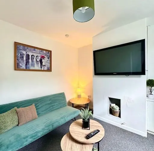 Cosy 3 Bed Home, Near Bham City Centre, Sleeps 8