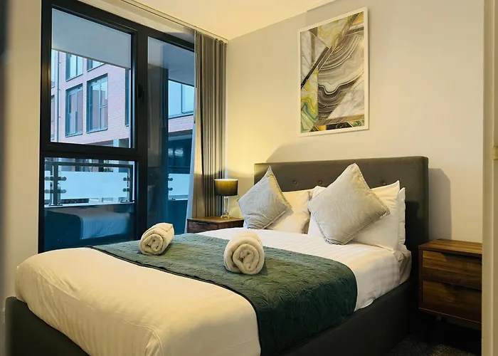 Last-Minute Escape L Don\'T Miss Out L Sleeps Up To 4 L Free Parking L Spacious 2Bed 2Bath & Netflix Available L Jvt Short Lets
