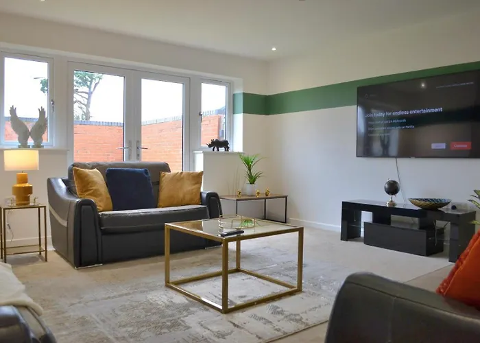 Fort House 6 Large Private Bedrooms With 7 Beds, Close To Nec, Jlr, City Centre