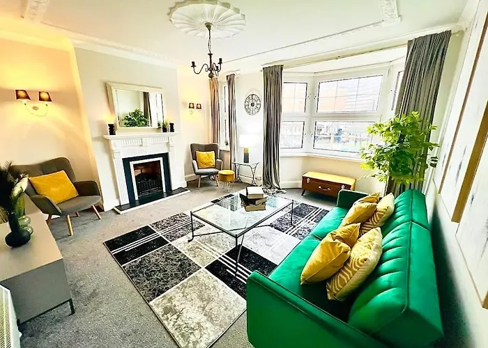 Meadows Court - Wyndale Living - Mansion Style Apt