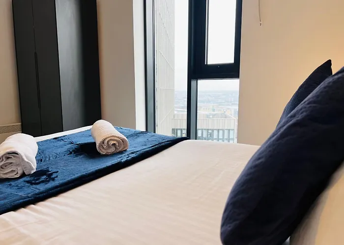 Premium Deals L Last-Minute Stay L 4 Min Walk To Birmingham Central Library L 18Th Floor 2 Bed 2 Bath City Centre Penthouse With Gym & Netflix By Jvt Short Lets