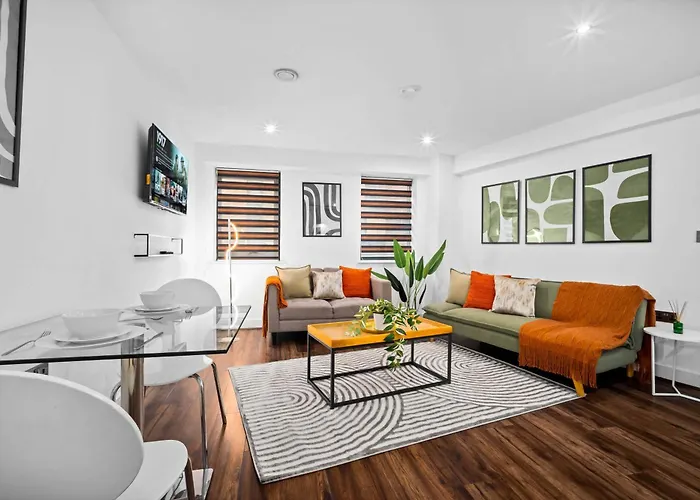 New Styled Short Stay Birmingham City One Bed Apartment Sleeps 4 People