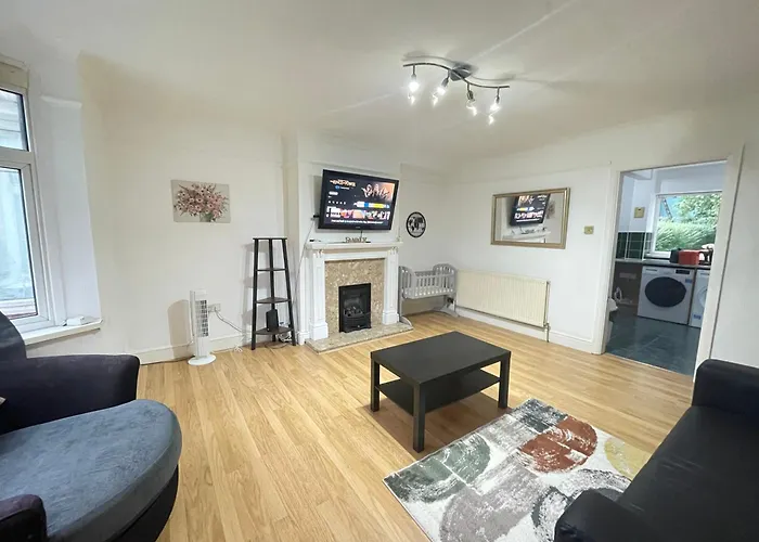 Convenient 3Br Close To Qe Hospital & University Of Birmingham