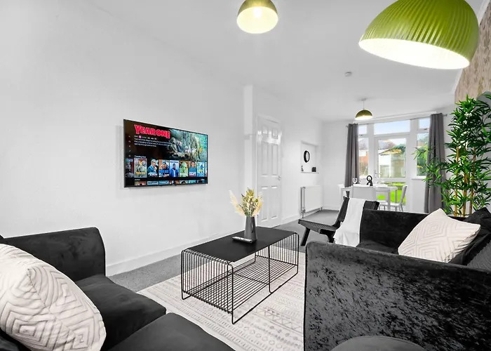 Stylish 3 Bedroom House - Parking - Garden - Great Barr - Netflix - Top Rated -121J