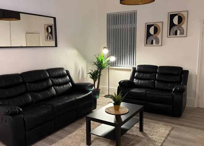 Cozy 3-Bedroom Home Perfect For Work & Leisure