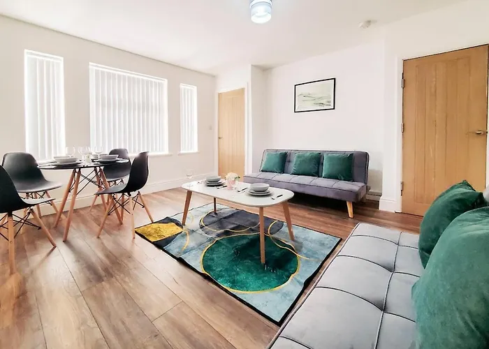 Spacious 3 Bedroom Home - Near Nec, Birmingham Airport & Solihull