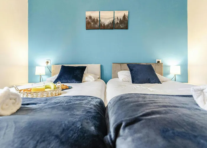 Central 2Bed,2Bath, Balcony Apartment Near New Street, Mailbox & Canals At Skyline Apartments